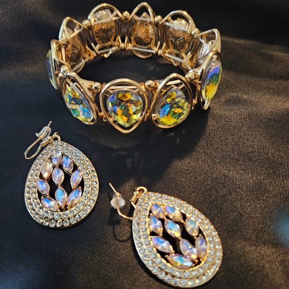 🔥 ABSOLUTELY STUNNING BRACELETS AND EARRING SETS IRIDESCENT - Picture 1 of 4